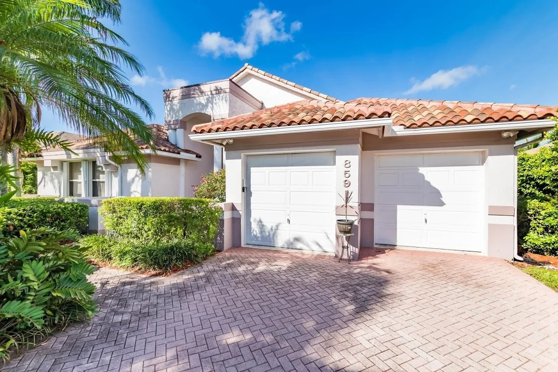 Photo of 8591 Rolling Hills Boulevard