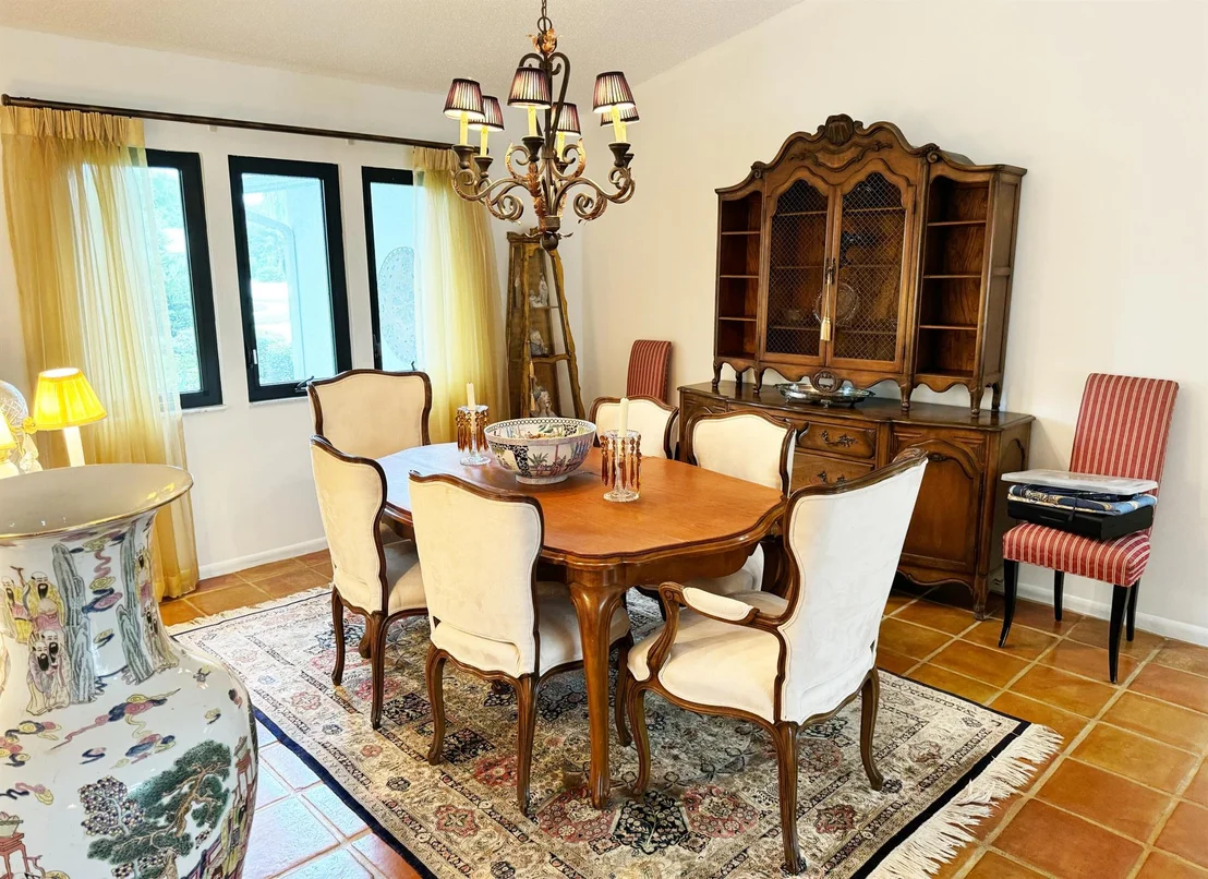 Photo of 2450 Riviera Drive