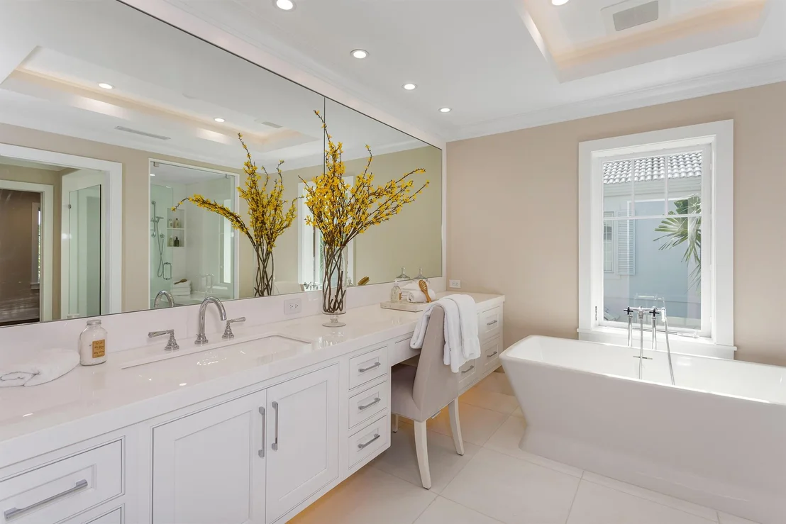 Photo of 584 Island Drive