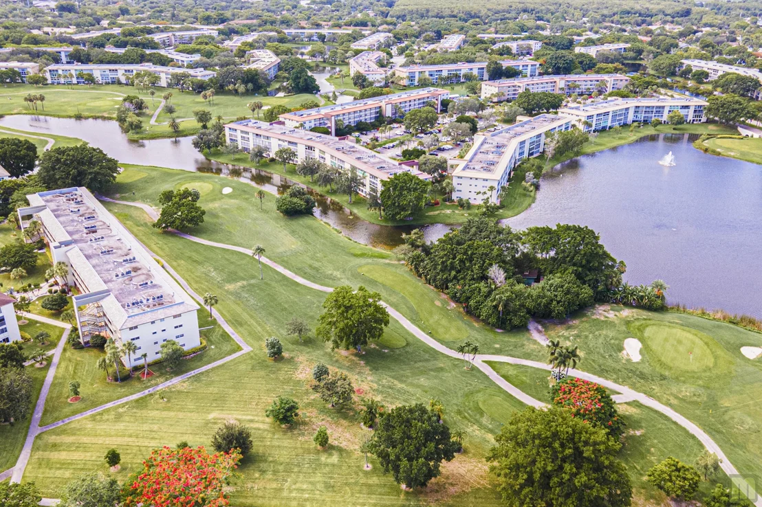 Photo of Unit M2 at 1901 Bermuda Circle