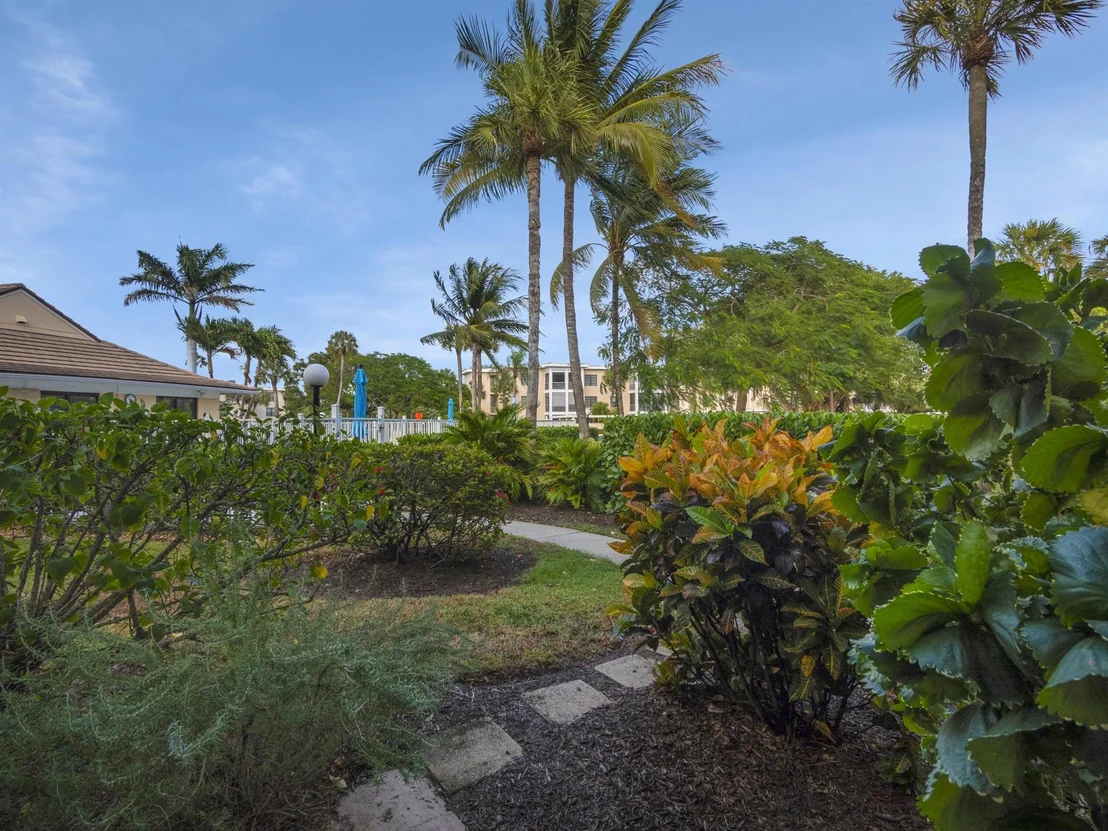 Photo of Unit 103E at 300 N Highway A1a