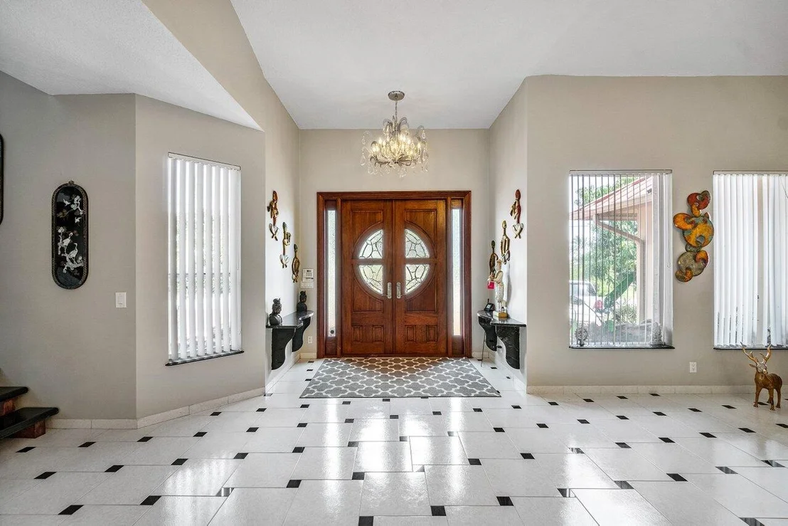 Photo of 648 Riviera Drive