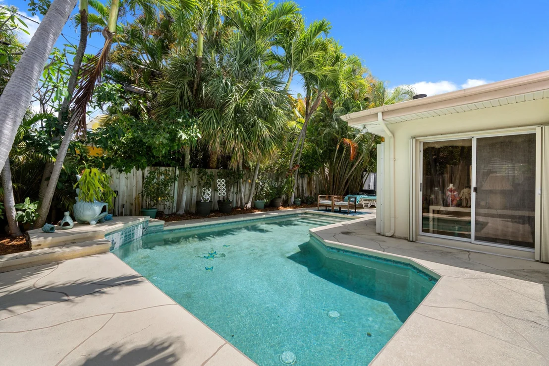 Photo of 1166 Beach Road