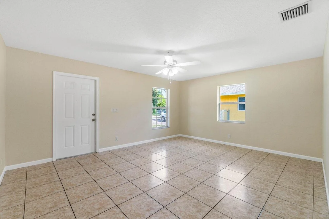 Photo of 352 Fleming Avenue