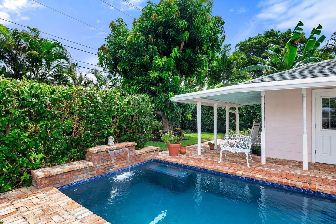 Photo of 816 Avon Road