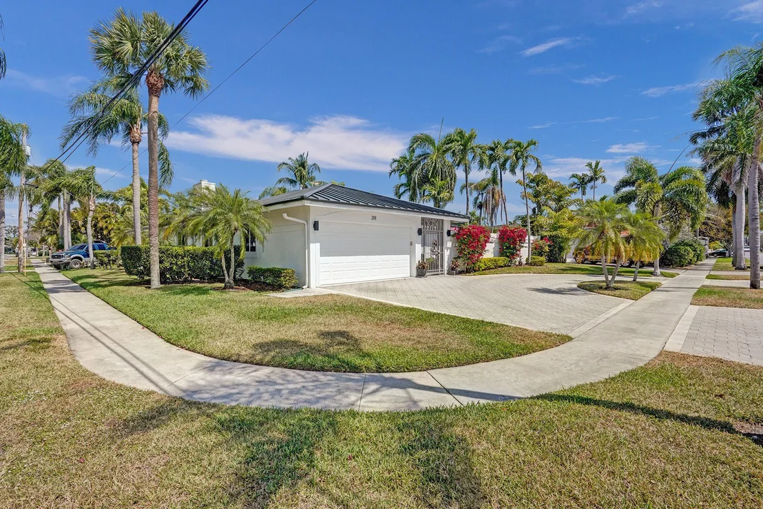 Photo of 201 SE 11th Street
