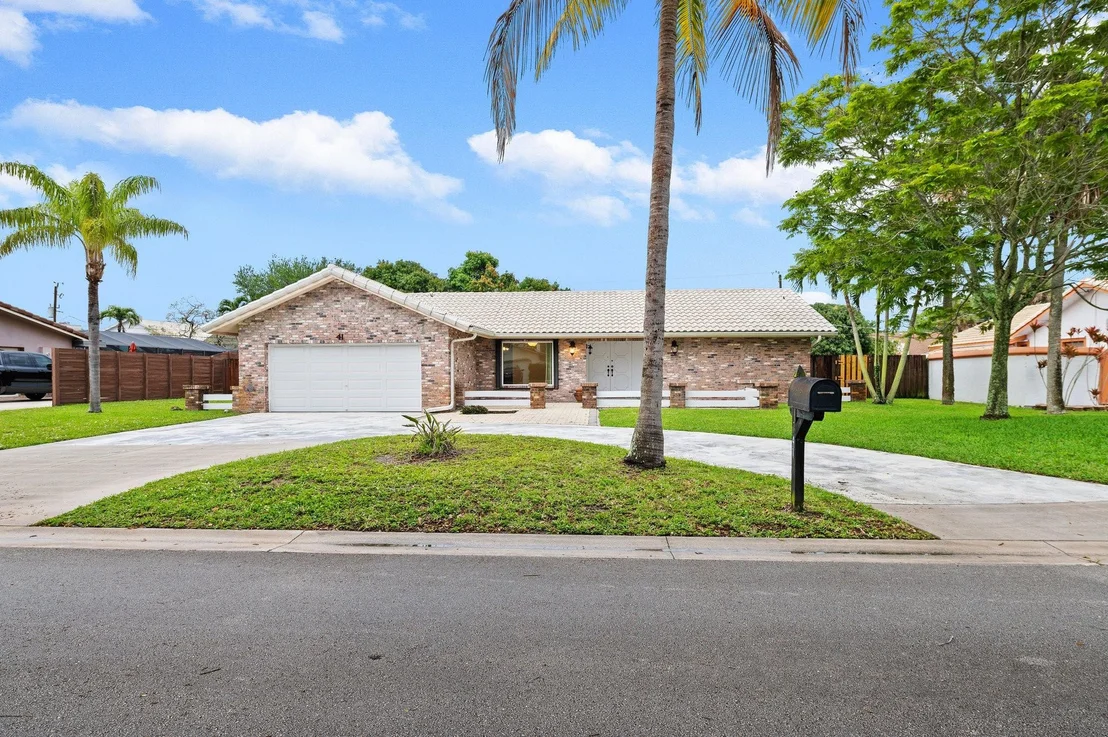 Photo of 41 W Palm Drive