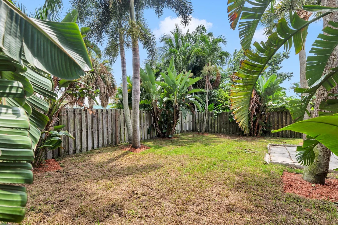 Photo of 17684 Cinquez Park Road W