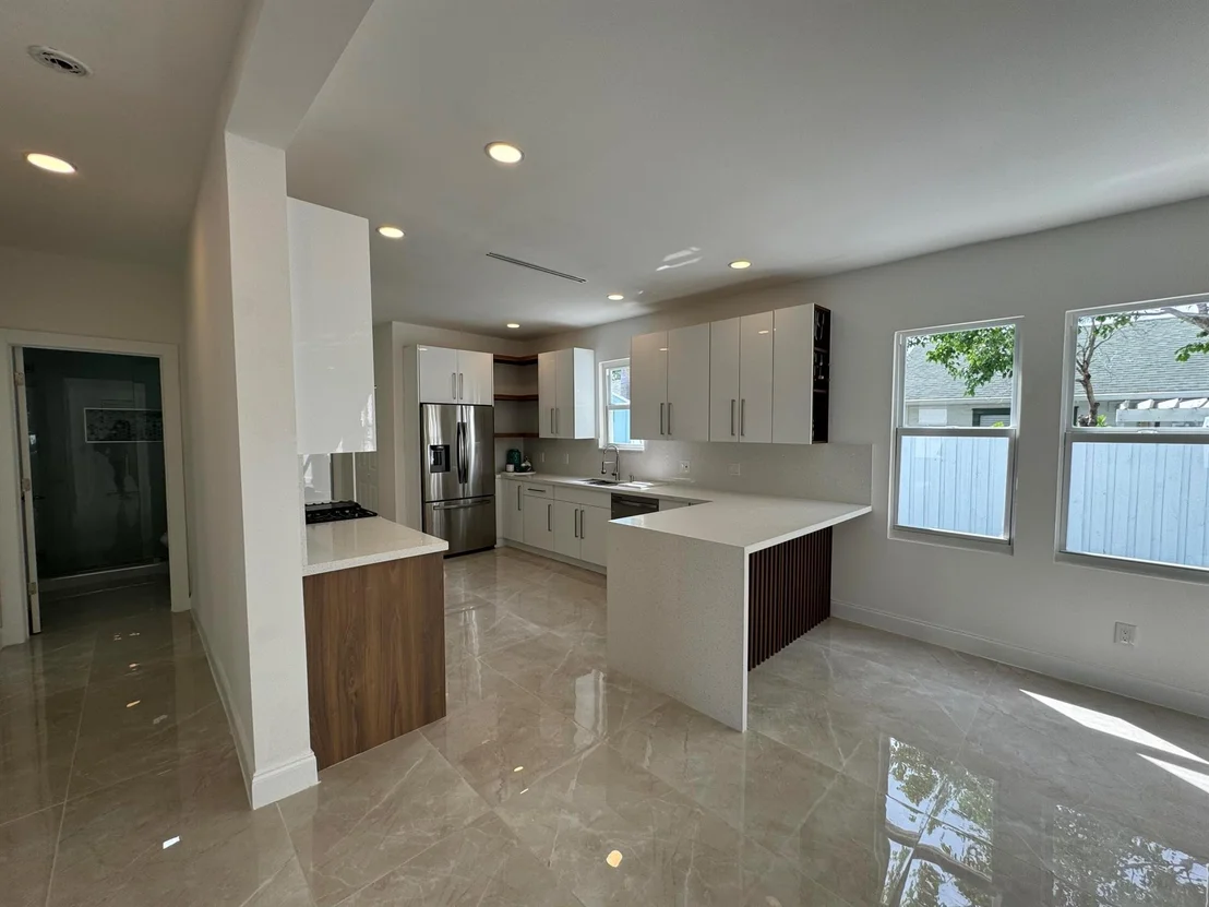 Photo of 418 Colonial Road