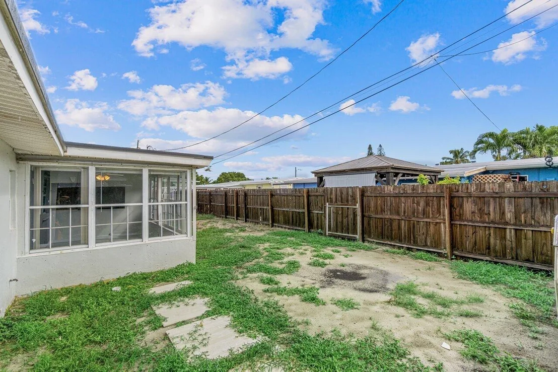 Photo of 1446 Hillcrest Drive