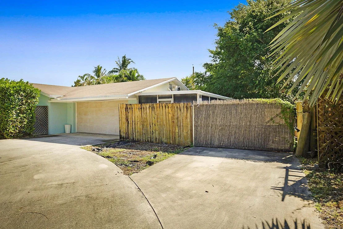 Photo of 391 W Riverside Drive