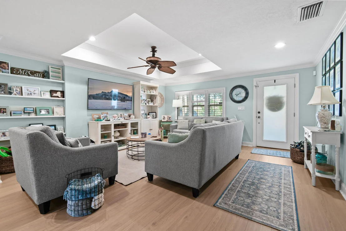 Photo of 106 Windsor Road E