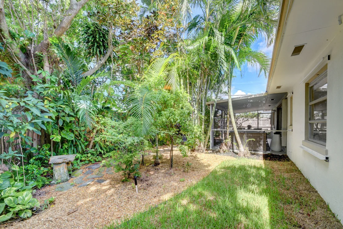 Photo of 335 Vanderbilt Drive