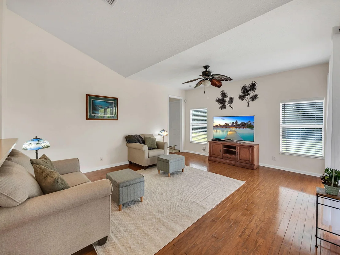 Photo of 8465 Mandarin Boulevard