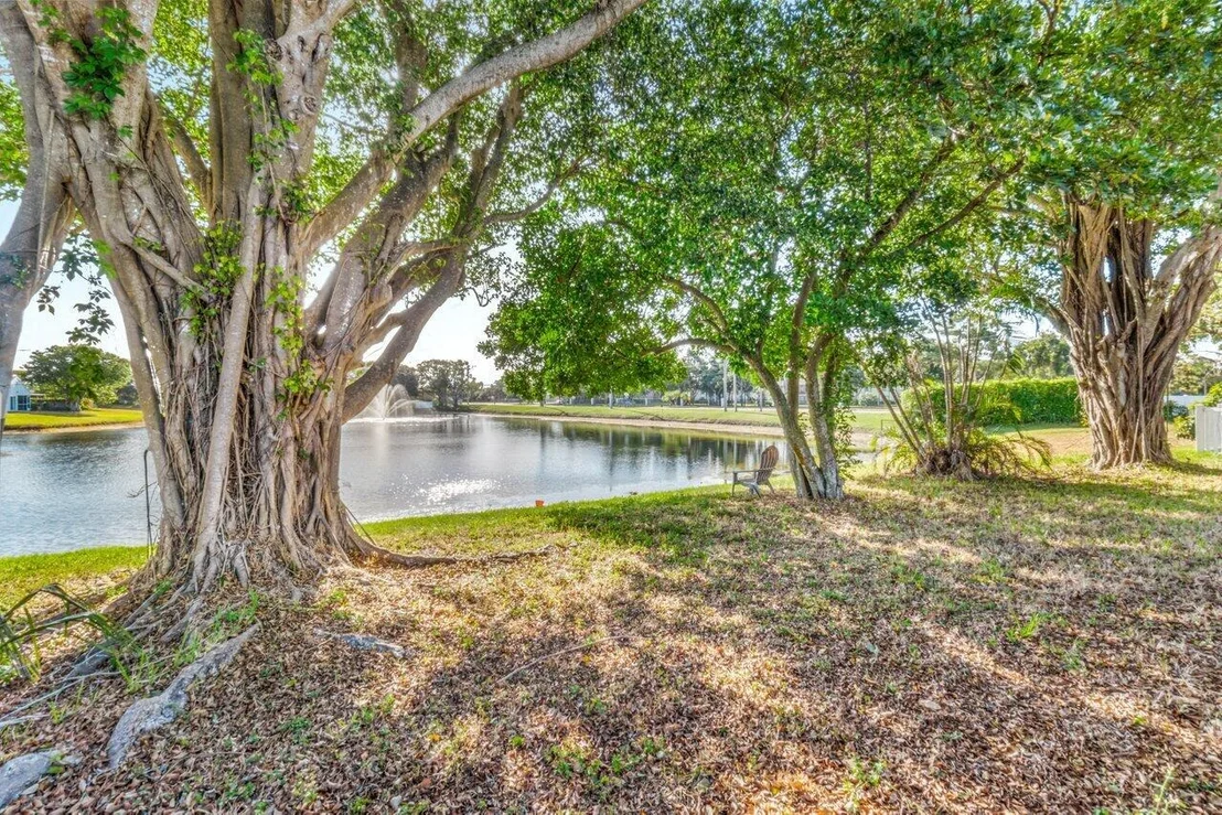Photo of 4656 Lakeside Circle