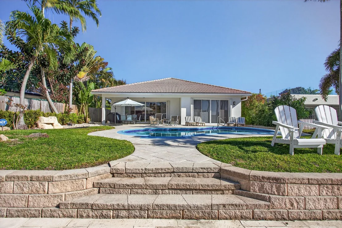 Photo of 513 S Riverside Drive