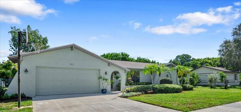 Photo of 901 Alamanda Drive