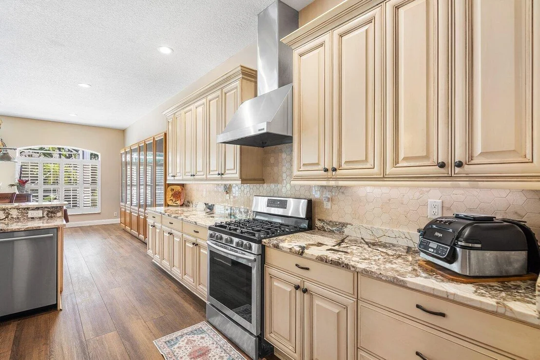 Photo of 18730 SE Lakeside Way