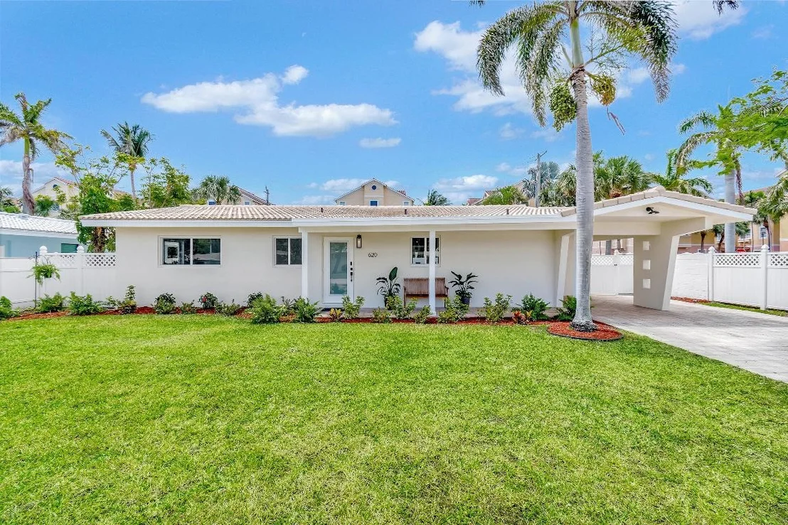 Photo of 620 Las Palmas Park