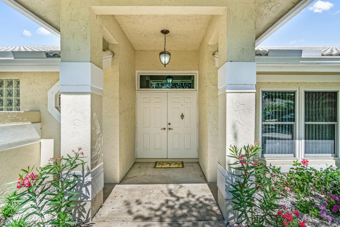 Photo of 18330 Lake Bend