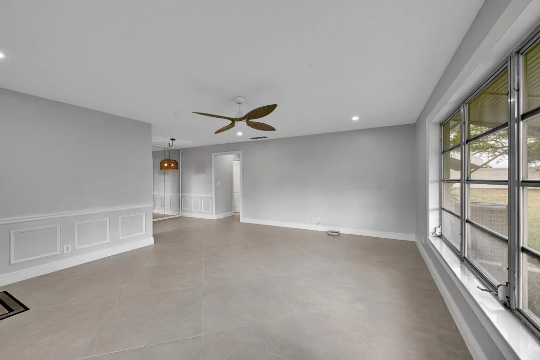 Photo of Unit D at 285 Main Boulevard