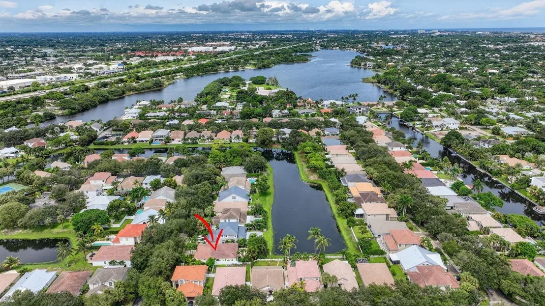 Photo of 523 Canoe Point