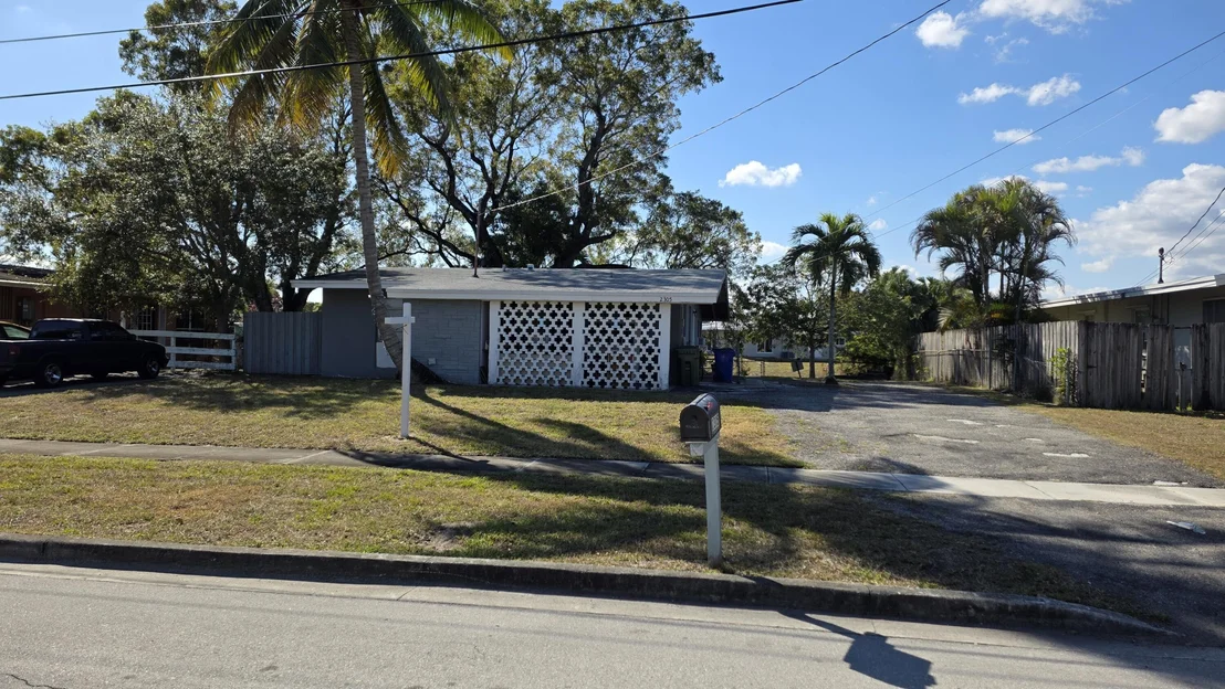 Photo of 2305 E River Drive