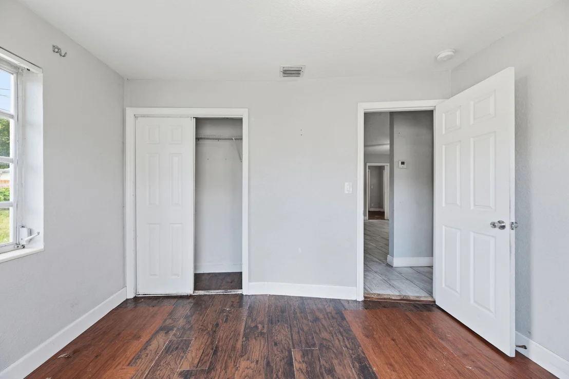 Photo of 1640 NE 32ND Place