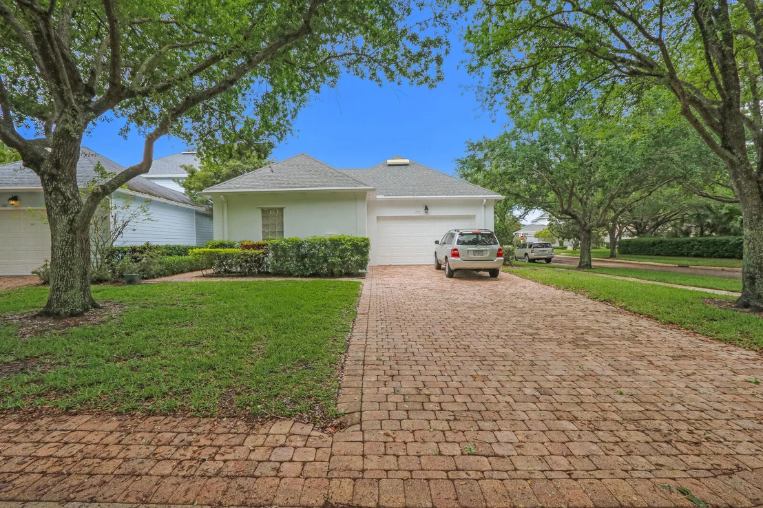 Photo of 179 Barbados Drive