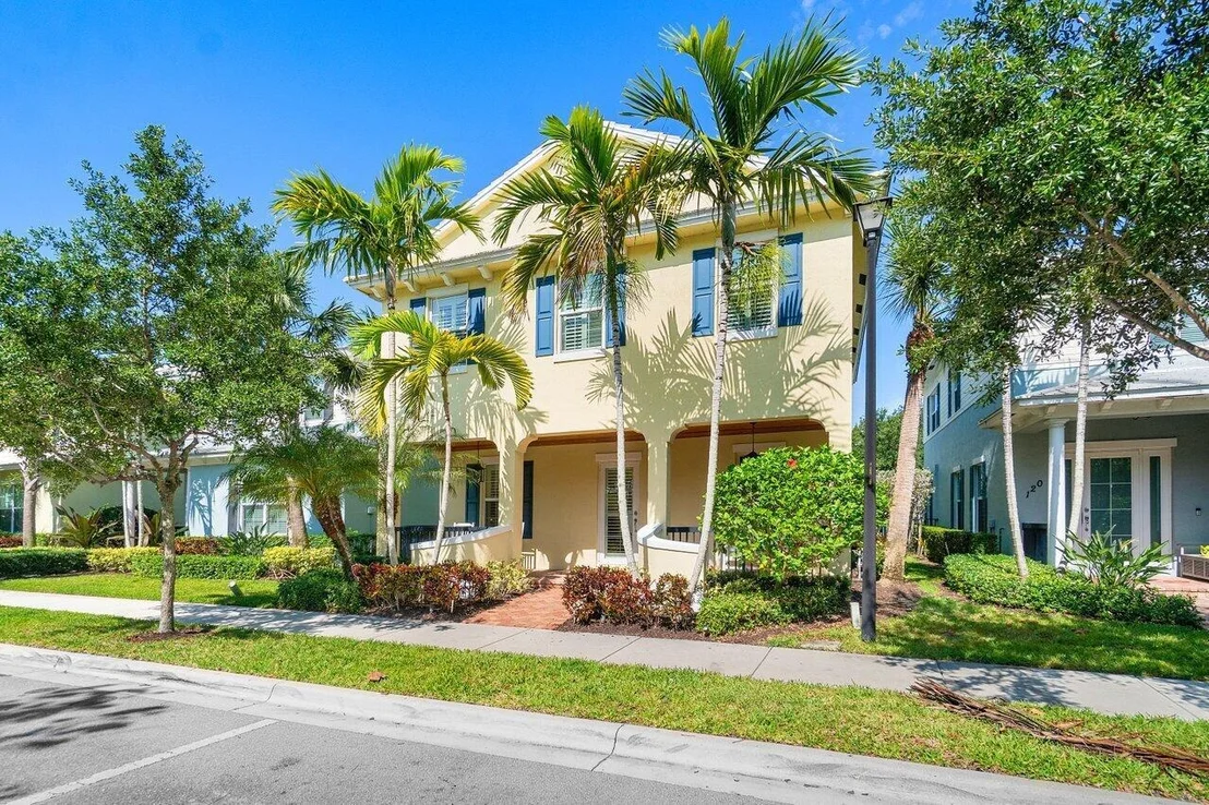 Photo of 124 W Bay Cedar Circle