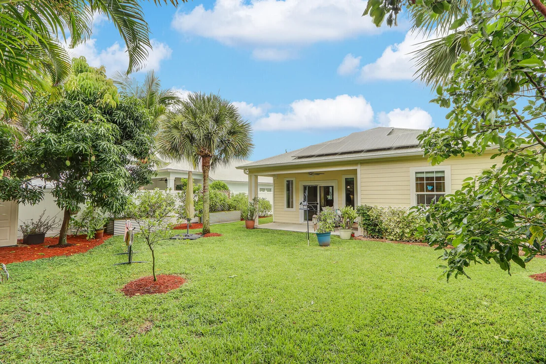 Photo of 17580 Cinquez Park Road E
