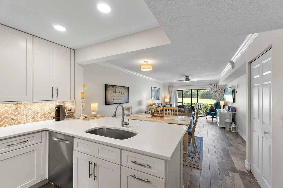 Photo of Unit B at 1201 Pinecrest Circle
