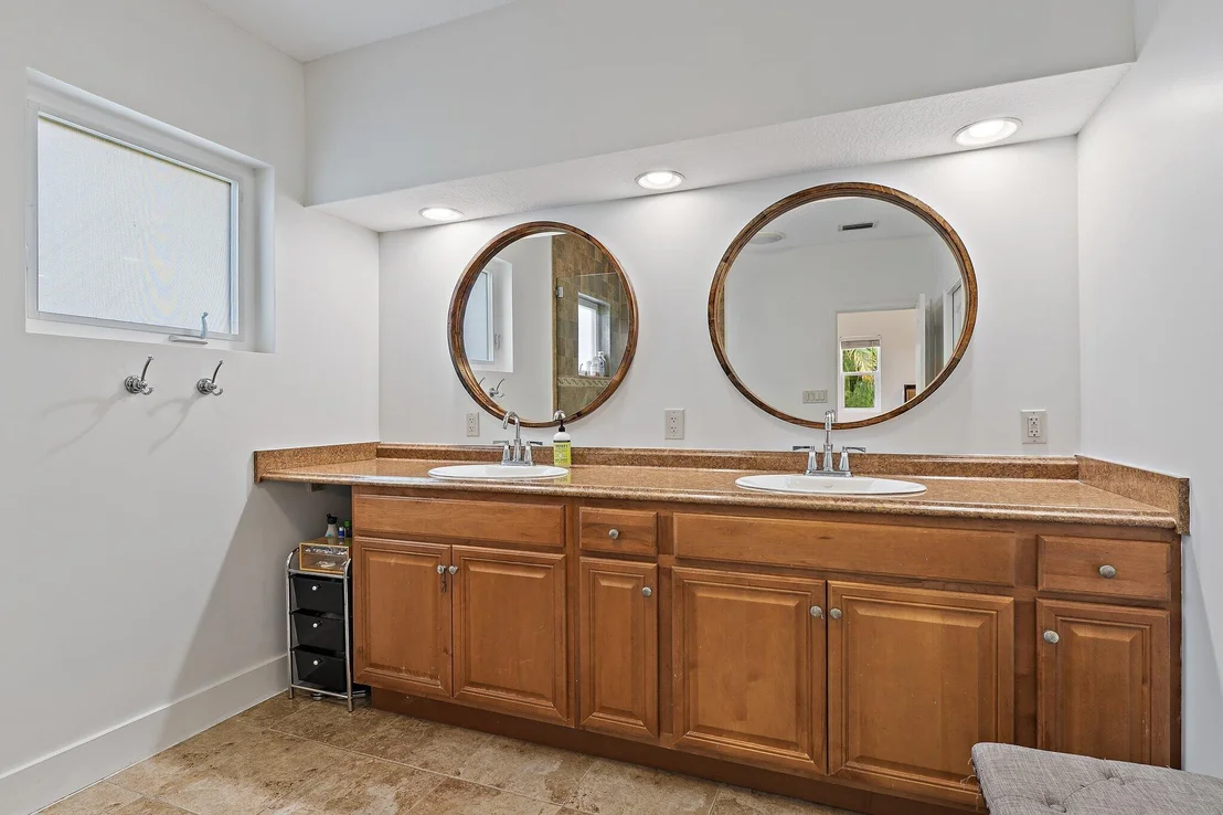 Photo of 715 Warren Drive