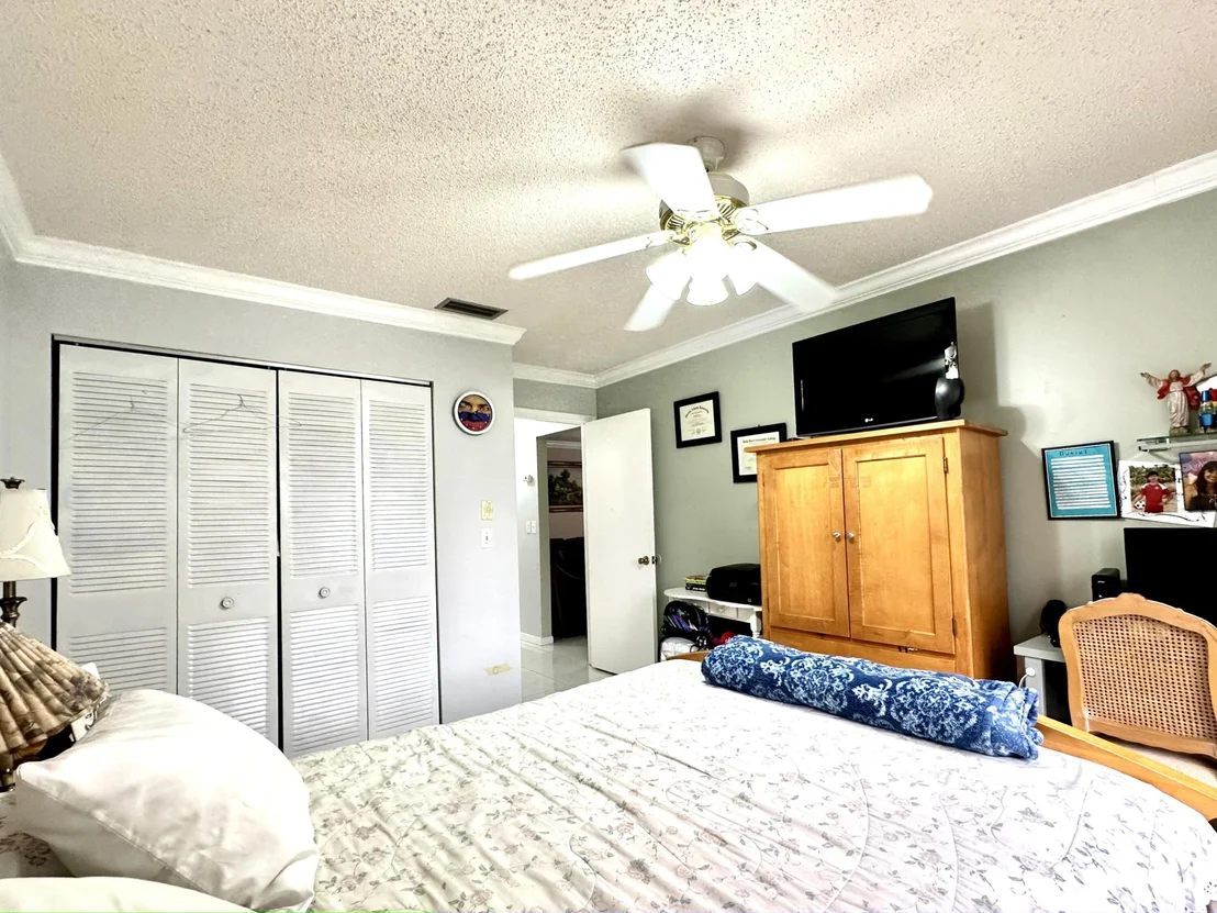 Photo of 5254 Mirror Lakes Boulevard
