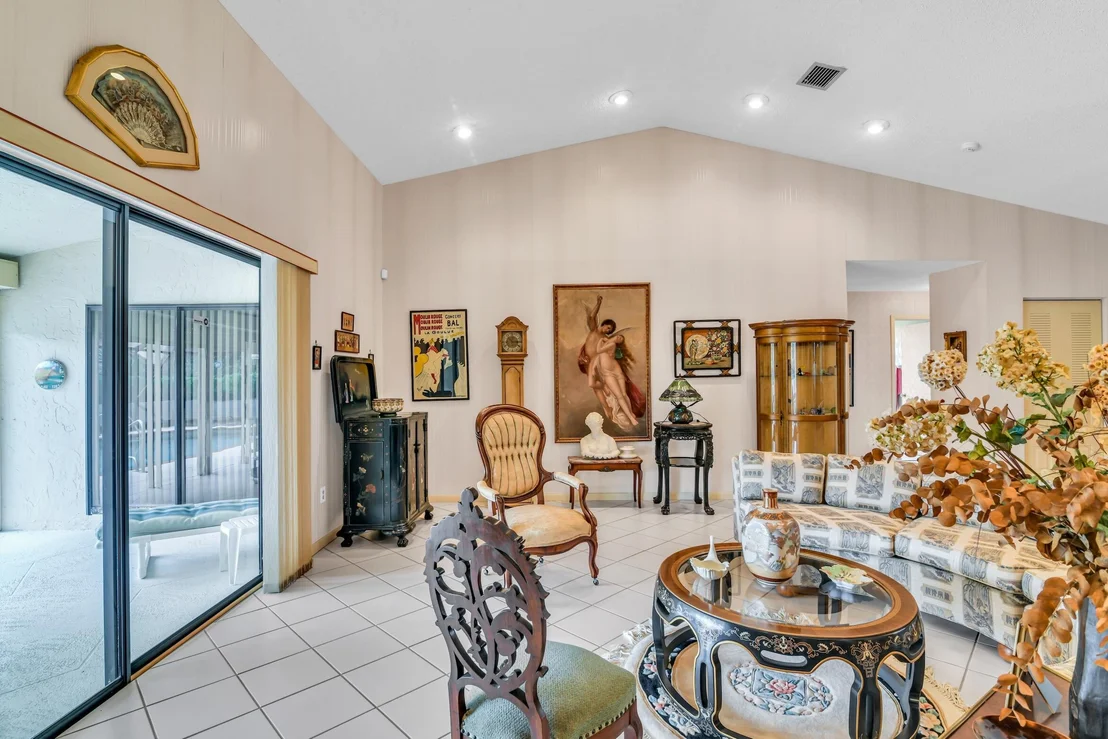 Photo of 2660 Riviera Drive