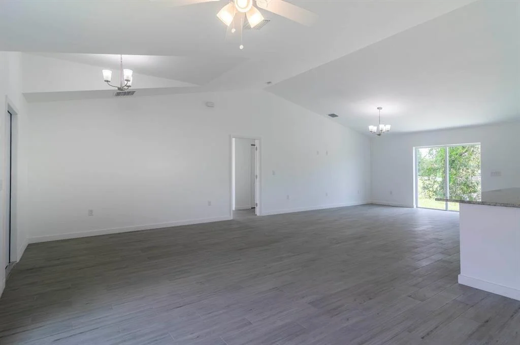 Photo of 810 SE 39th Terrace