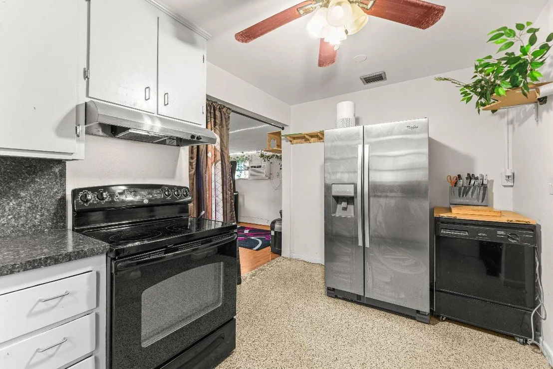 Photo of 1084 James Road