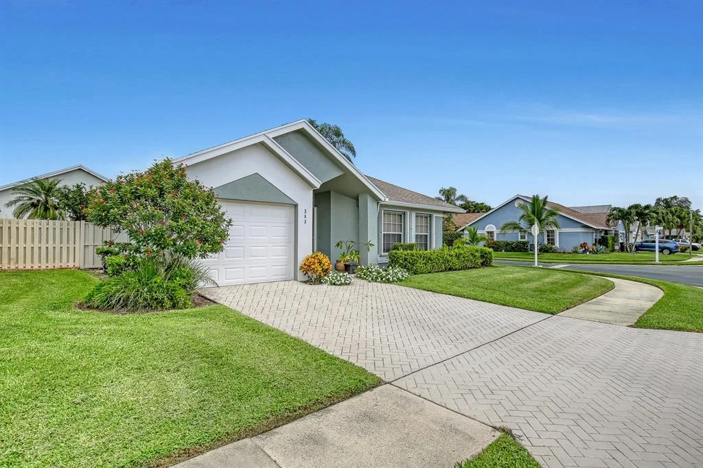 Photo of 263 Moccasin Trail W