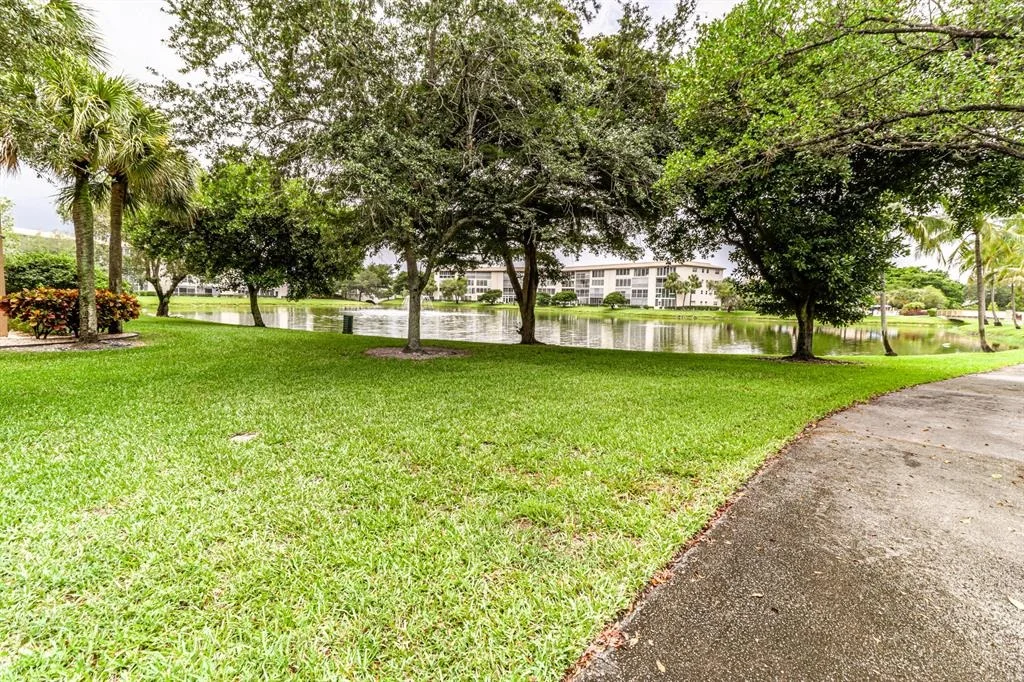Photo of Unit E1 at 1904 Bermuda Circle