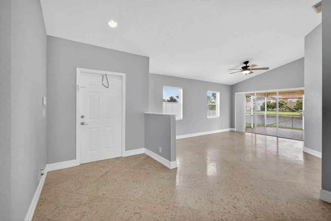 Photo of 6121 Spring Isles Boulevard
