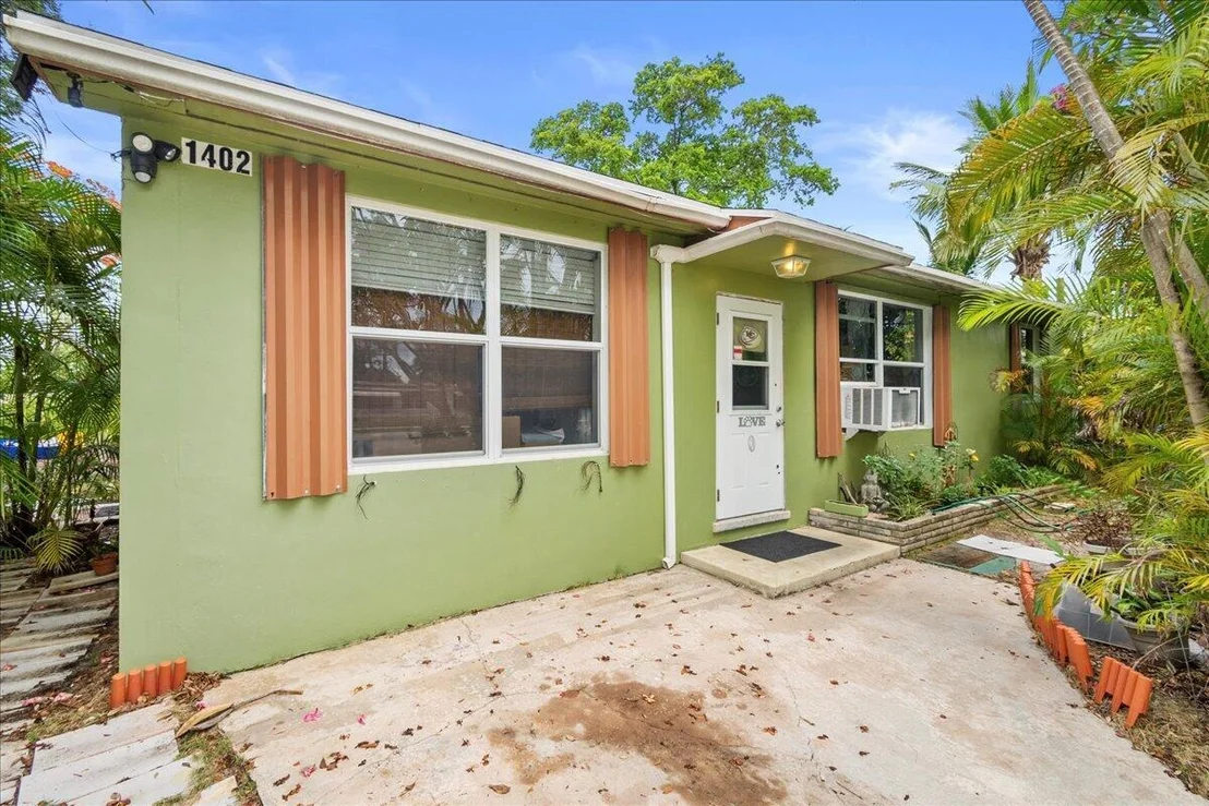 Photo of 1402 S Seacrest Boulevard