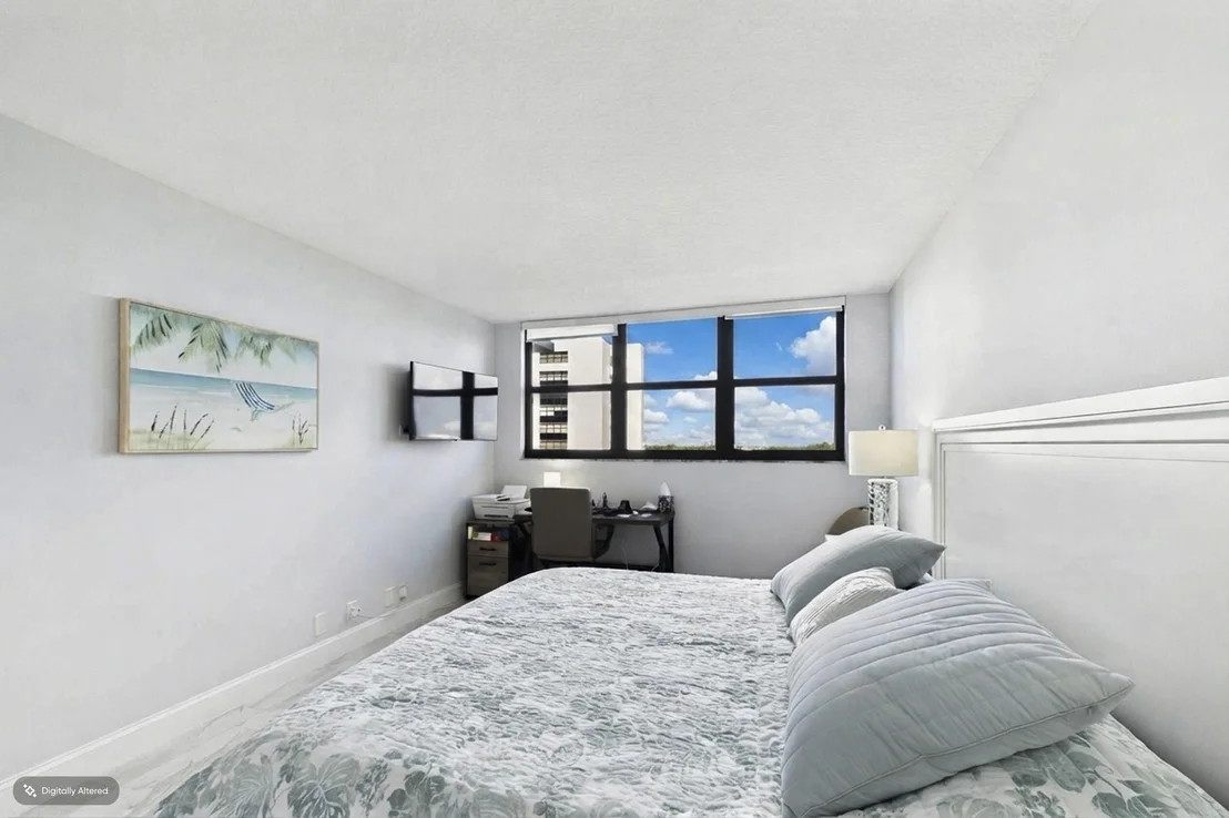 Photo of Unit 708 at 336 GOLFVIEW Road