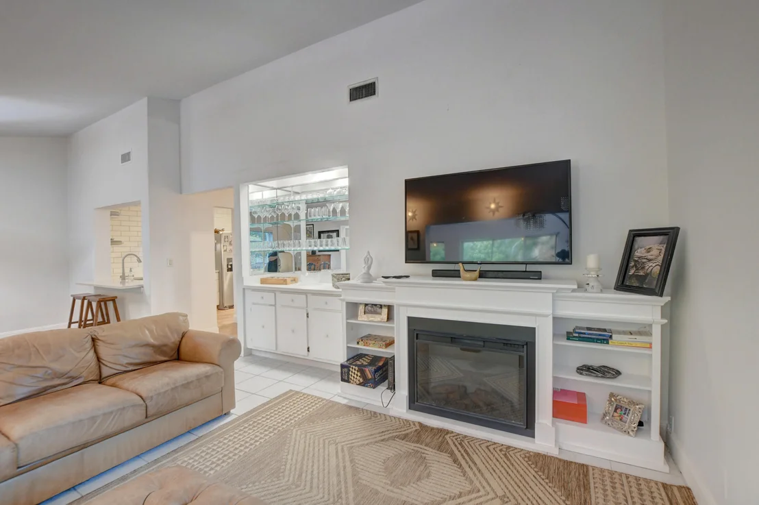 Photo of 299 Del Rio Boulevard