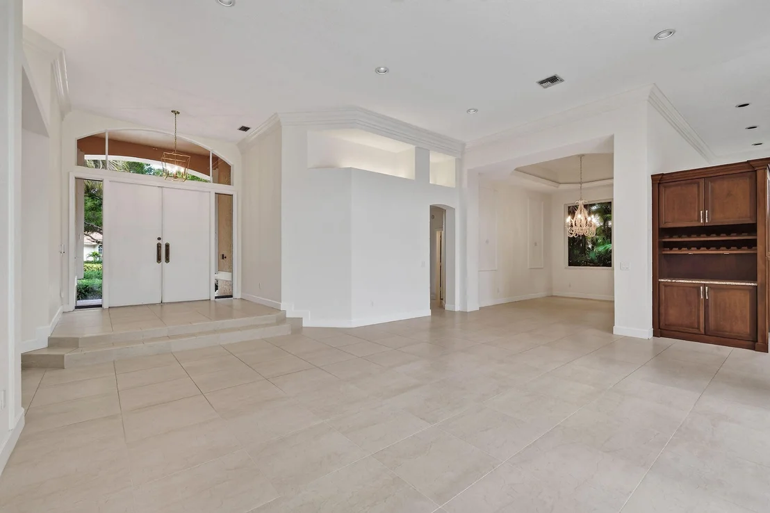 Photo of 108 N River Drive W