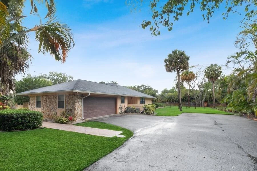 Photo of 2520 Greenbrier Drive