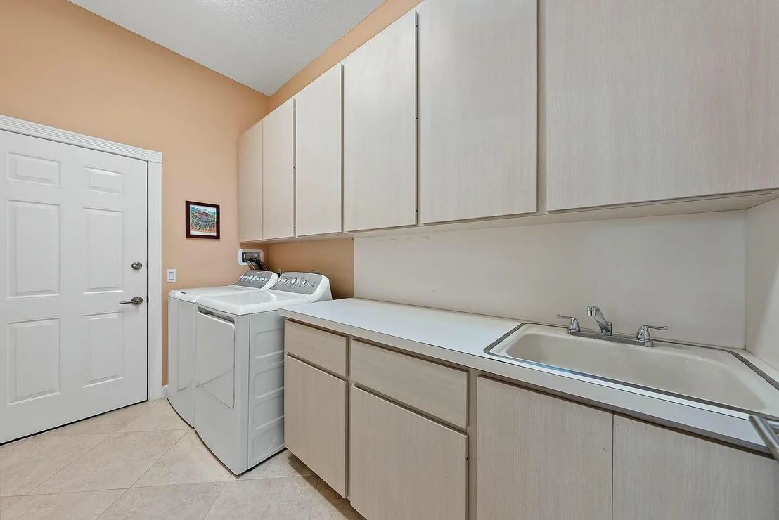 Photo of 128 Hampton Circle