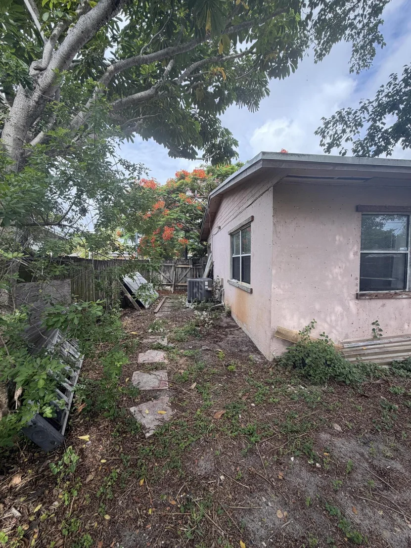 Photo of 2640 NE 8th Terrace