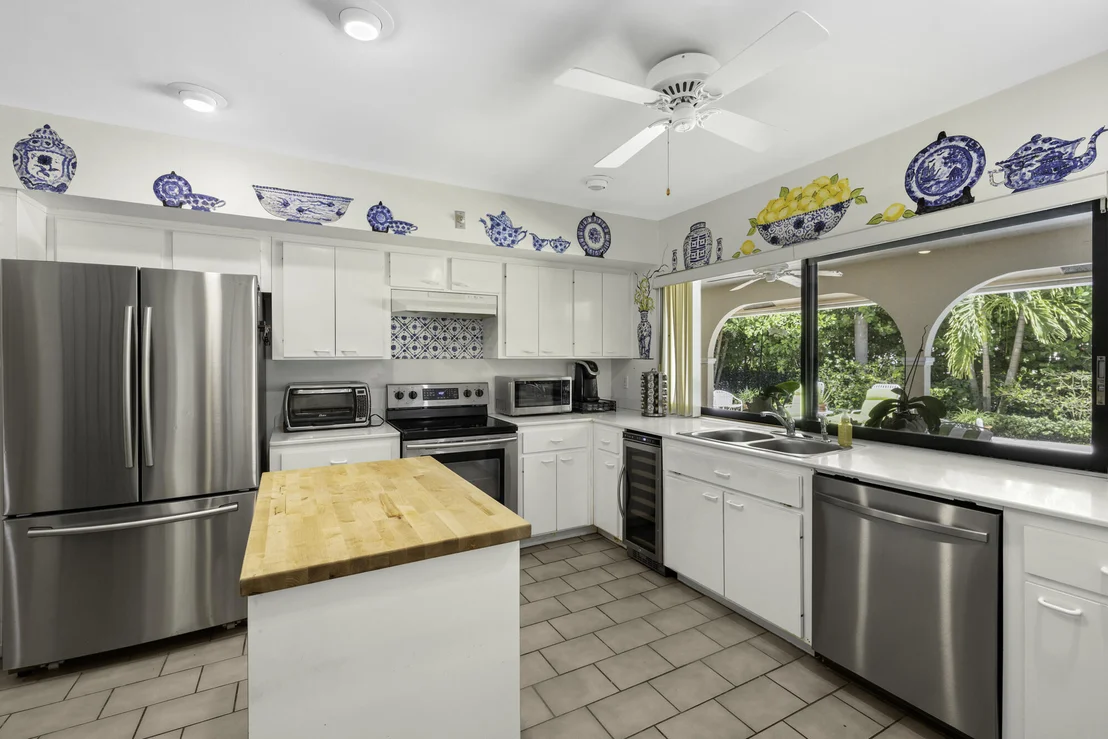 Photo of 2812 Embassy Drive