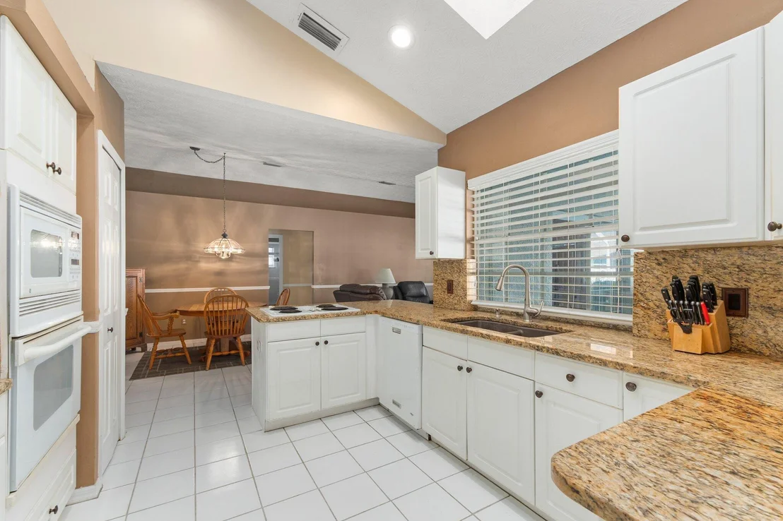 Photo of 6875 Bronte Circle