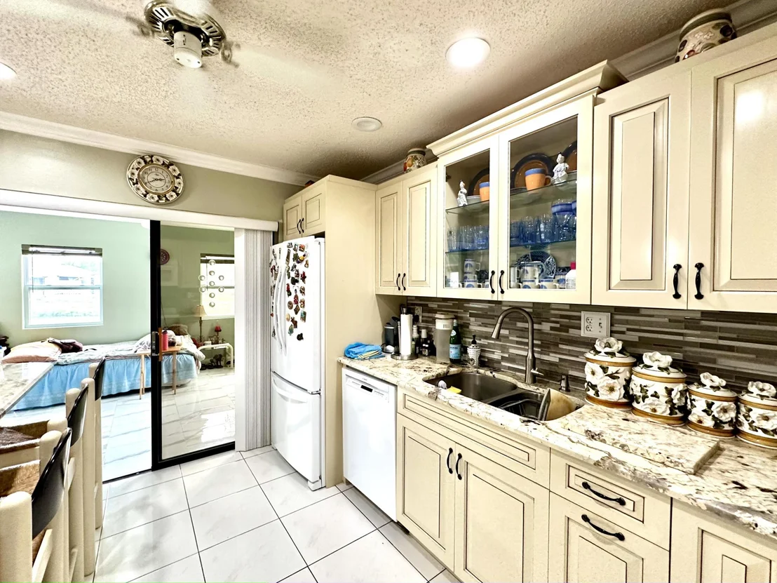 Photo of 5254 Mirror Lakes Boulevard